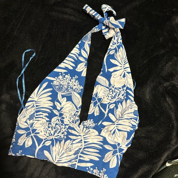 Crop top. - Picture 3 of 4